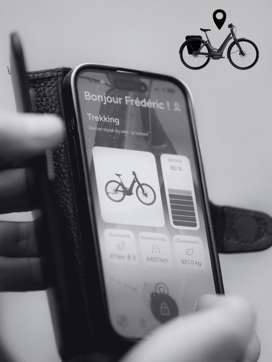 Application Ultima Mobility affichée sur un smartphone, permettant le suivi et la sécurisation des vélos électriques